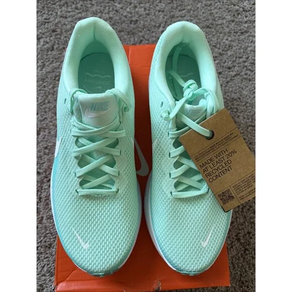 Nike Revolution 8 Shoes women size 9.5 Running Mint Foam blue green Turquoise